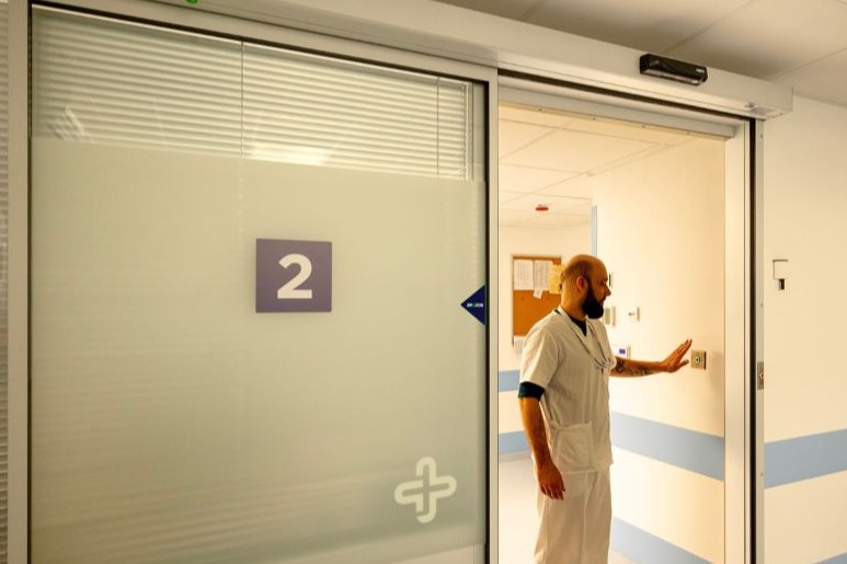 Jednokřídlové automatické dveře posuvné SPEDOS Automatické dveře SPEDOS v nemocnici Ostrov nad Ohří