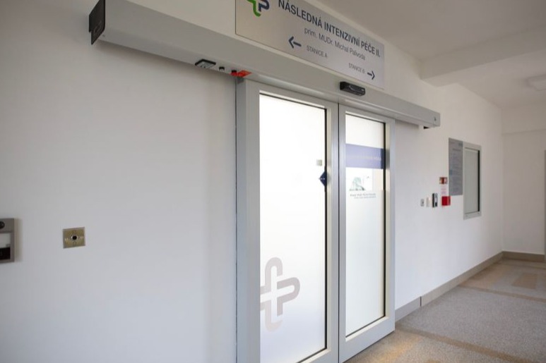 Automatické dveře požární SPEDOS v Nemocnicích Penta Hospitals Automatické dveře posuvné SPEDOS pro PENTA Hospitals