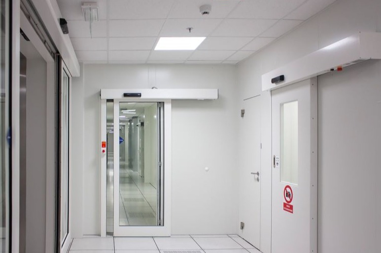Požární automatické dveře posuvné SPEDOS v ONSemi