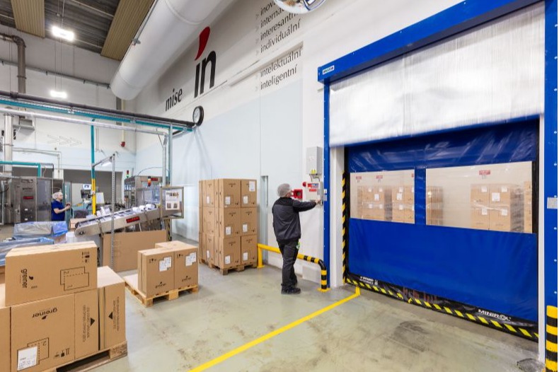 Rychlonavíjecí vrata a protipožární roleta SPEDOS ve firmě Greiner Packaging