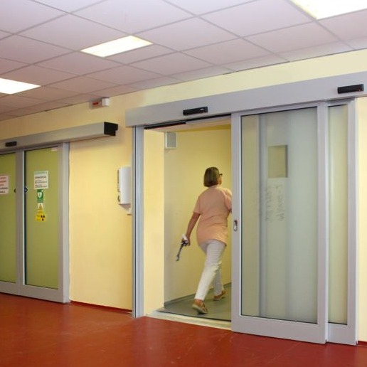 Fakultní nemocnice Plzeň - Automatické dveře SPEDOS