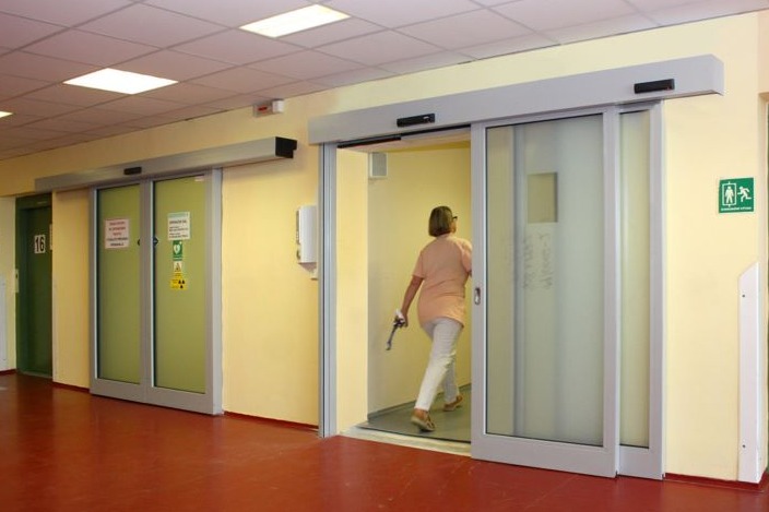 Fakultní nemocnice Plzeň - Automatické dveře SPEDOS