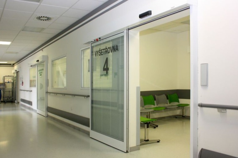 Fakultní nemocnice Plzeň - Automatické dveře SPEDOS