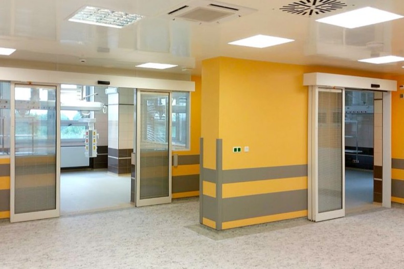 Fakultní nemocnice Plzeň - Automatické dveře SPEDOS