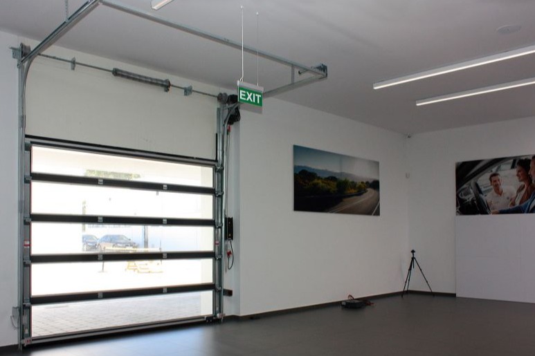 BMW Autosalon Trnava s vraty SPEDOShl. obrazek reference