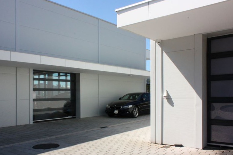 BMW Autosalon Trnava s vraty SPEDOS