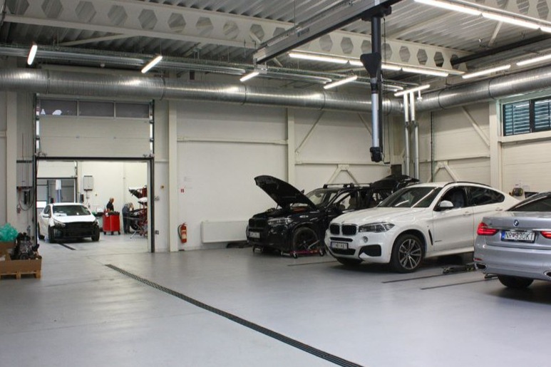 BMW Autosalon Trnava s vraty SPEDOS