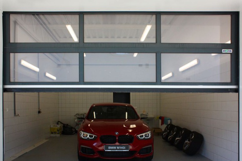 BMW Autosalon Trnava s vraty SPEDOS