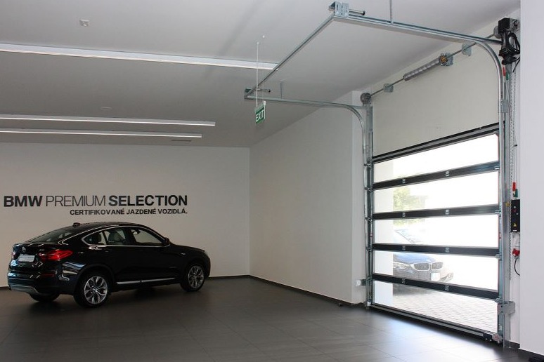 BMW Autosalon Trnava s vraty SPEDOS