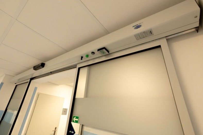 Dvoukřídlé automatické dveře SPEDOS v nemocnici Automatické dveře posuvné SPEDOS pro PENTA Hospitals